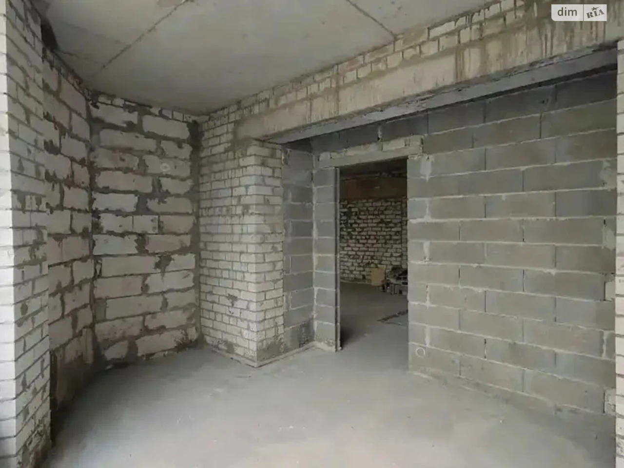 Sale of Spacious Four-Room Apartment