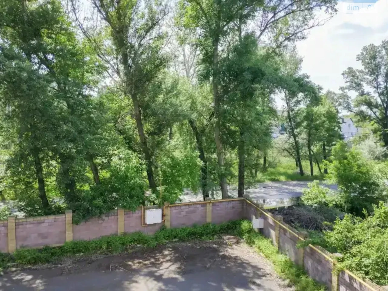 Sale of Spacious Four-Room Apartment