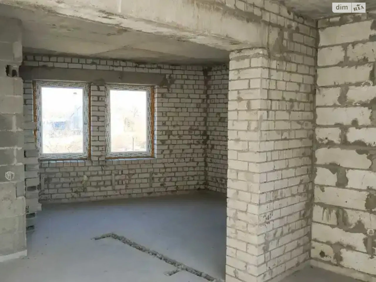 Sale of Spacious Four-Room Apartment