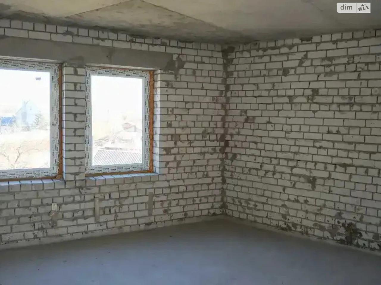 Sale of Spacious Four-Room Apartment