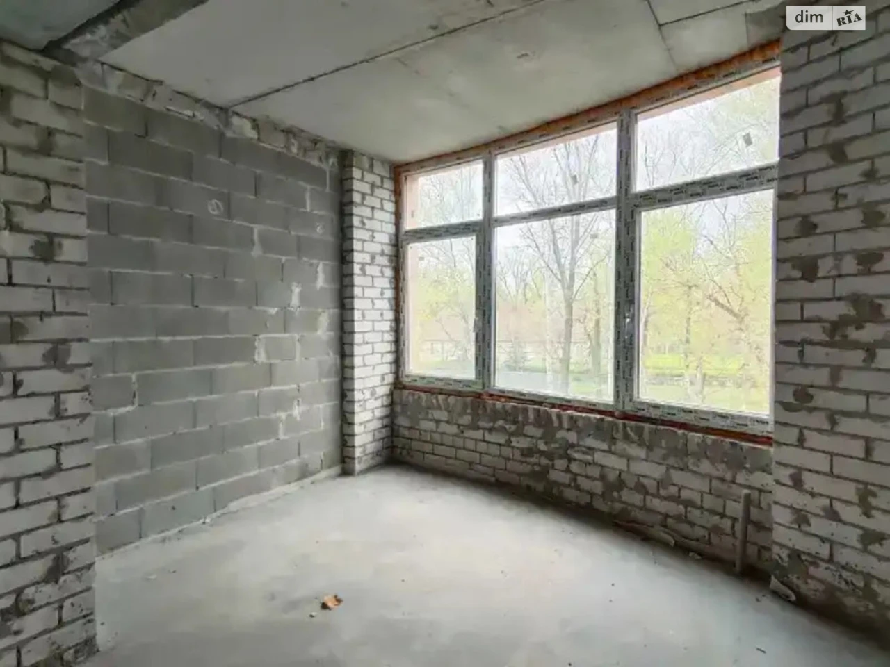 Sale of Spacious Four-Room Apartment