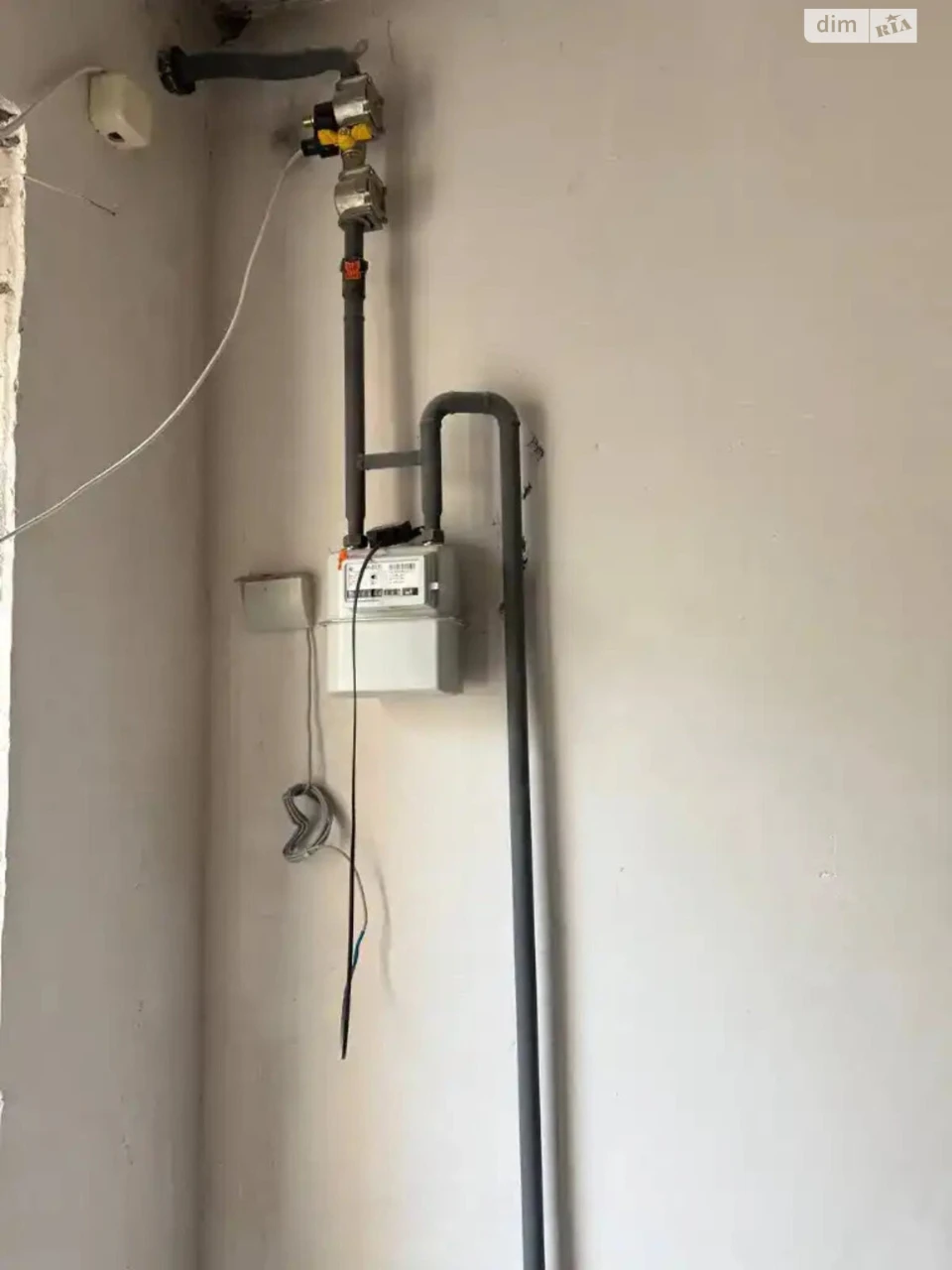 Sale of Spacious Four-Room Apartment