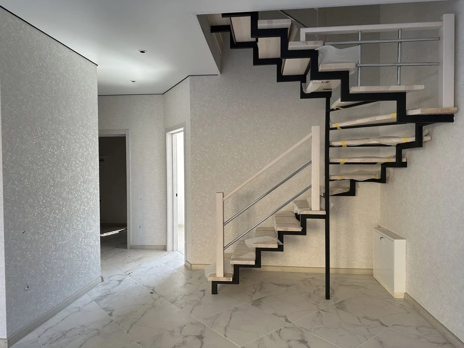 Townhouse / renovated 3 bedrooms, Barskoho Shosse district