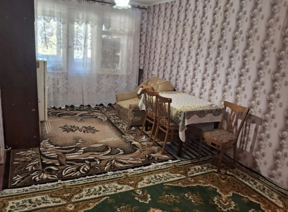 Продам 3-комнатную квартиру /Космонавтов /Черемушки ,балкон