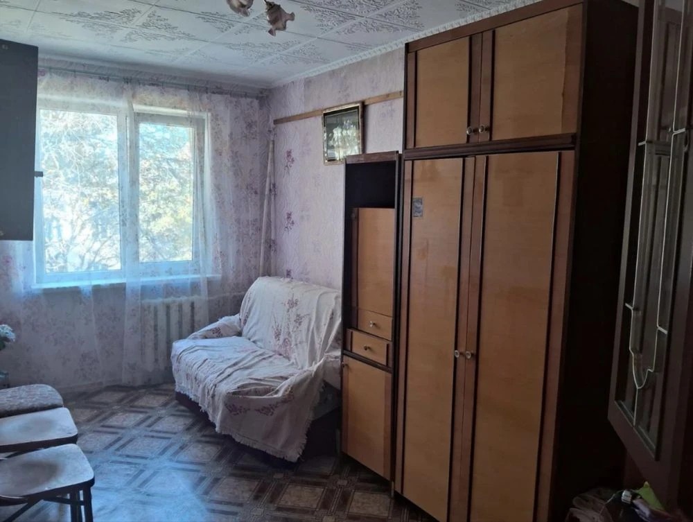 Продам 3-комнатную квартиру /Космонавтов /Черемушки ,балкон