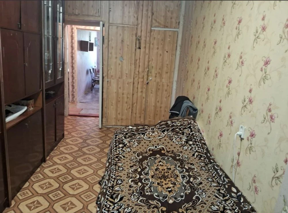 Продам 3-комнатную квартиру /Космонавтов /Черемушки ,балкон