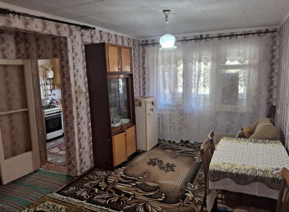 Продам 3-комнатную квартиру /Космонавтов /Черемушки ,балкон