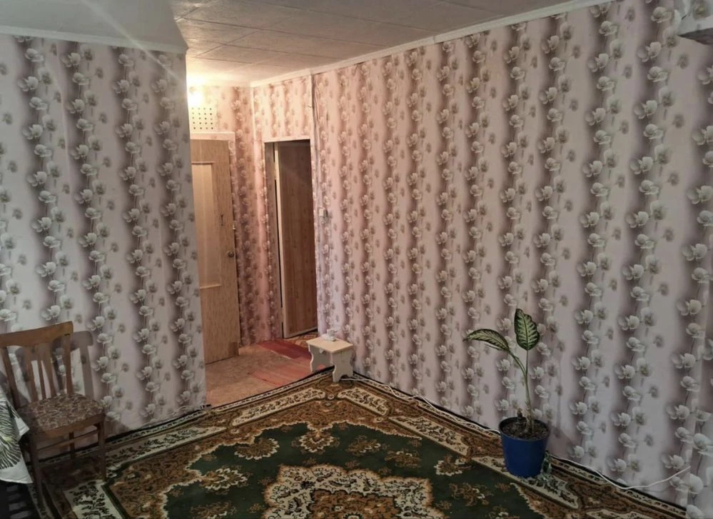 Продам 3-комнатную квартиру /Космонавтов /Черемушки ,балкон