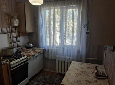 Продам 3-комнатную квартиру /Космонавтов /Черемушки ,балкон