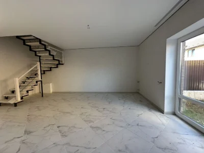 Townhouse / renovated 3 bedrooms, Barskoho Shosse district