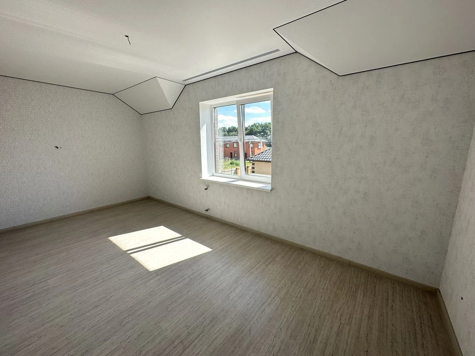 Townhouse / renovated 3 bedrooms, Barskoho Shosse district
