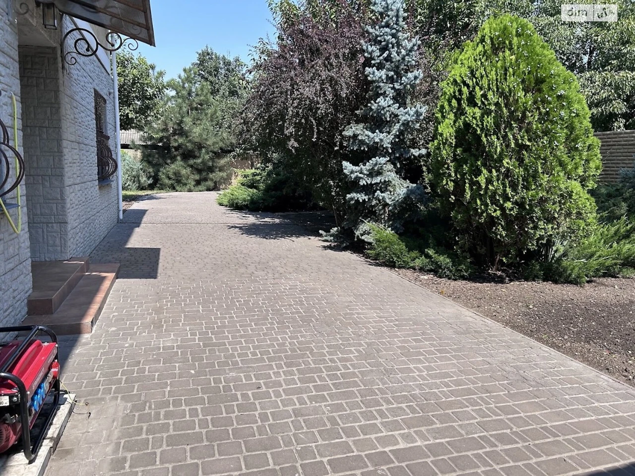 Sale: Spacious House on Wide Valley