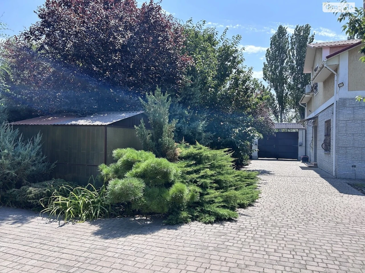 Sale: Spacious House on Wide Valley