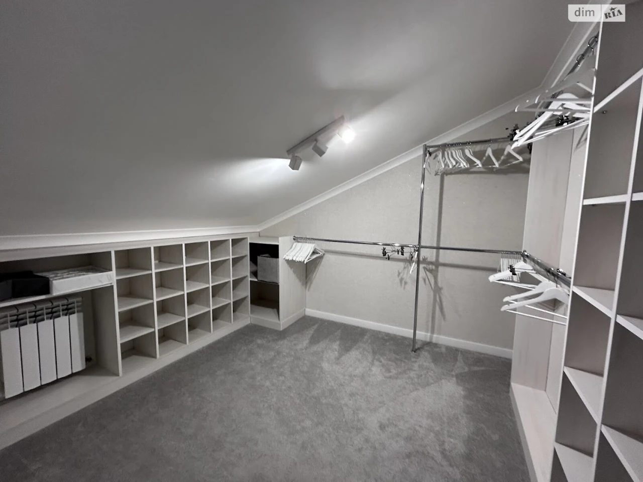 Sale: Spacious House on Wide Valley