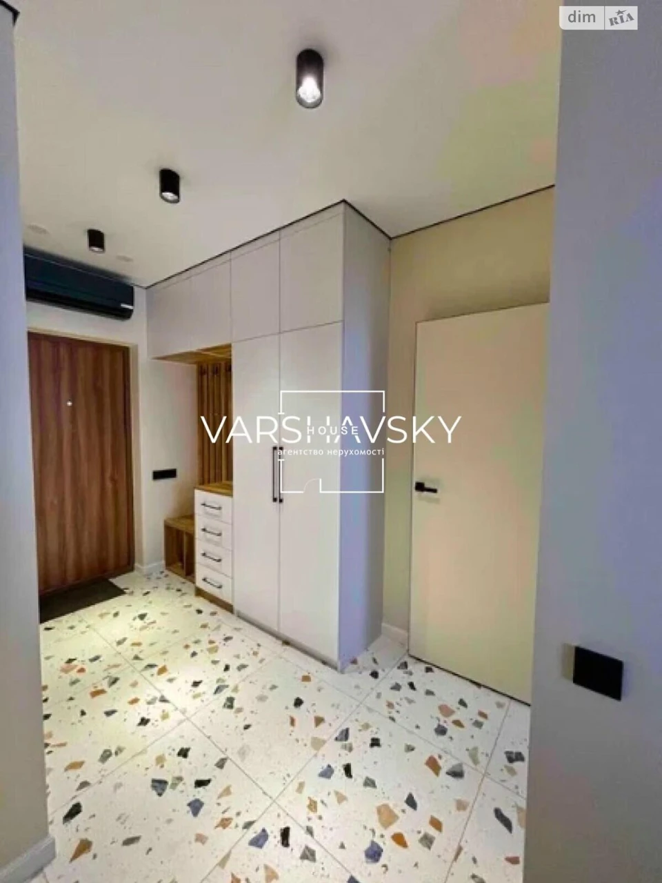 Long-Term Rental: One-Bedroom Apartment in Warsaw Plus Residential Complex