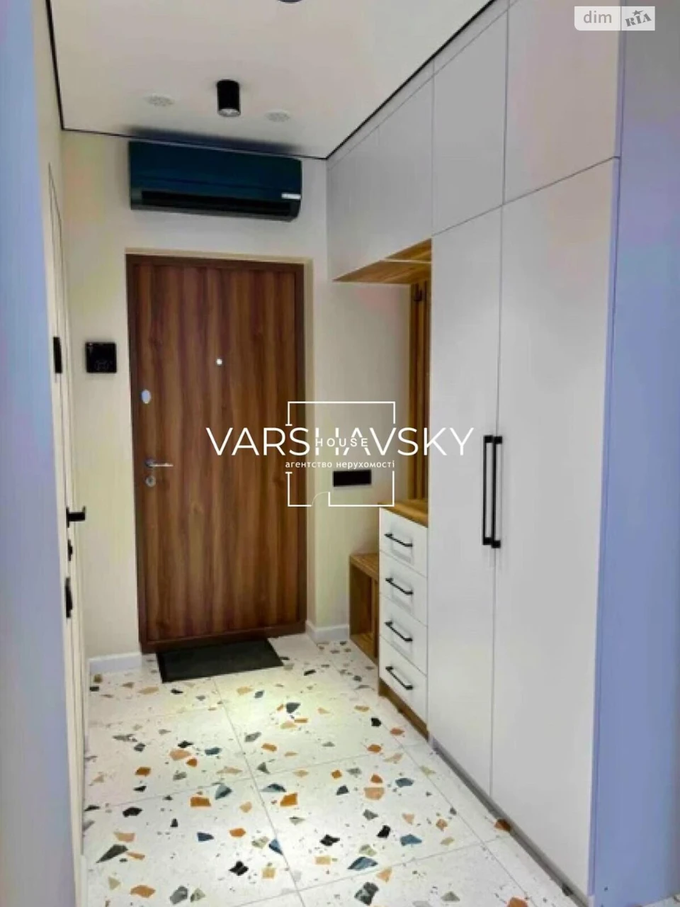 Long-Term Rental: One-Bedroom Apartment in Warsaw Plus Residential Complex