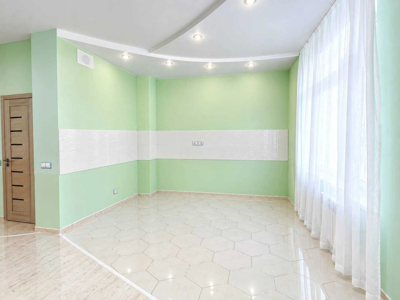 Продам просторную двууровневую  квартиру  с видом на море, И