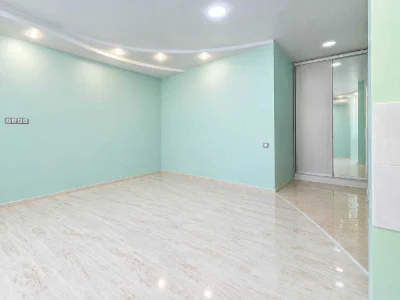 Продам просторную двууровневую  квартиру  с видом на море, И