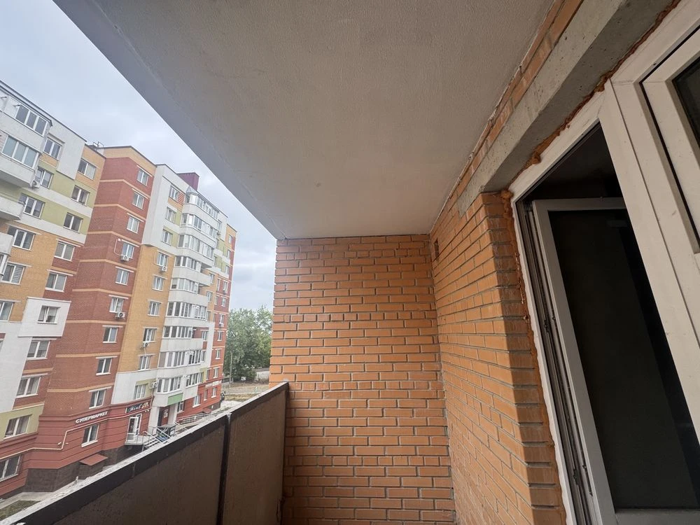 3-bedroom apartment in a new building - brick house, 4th floor