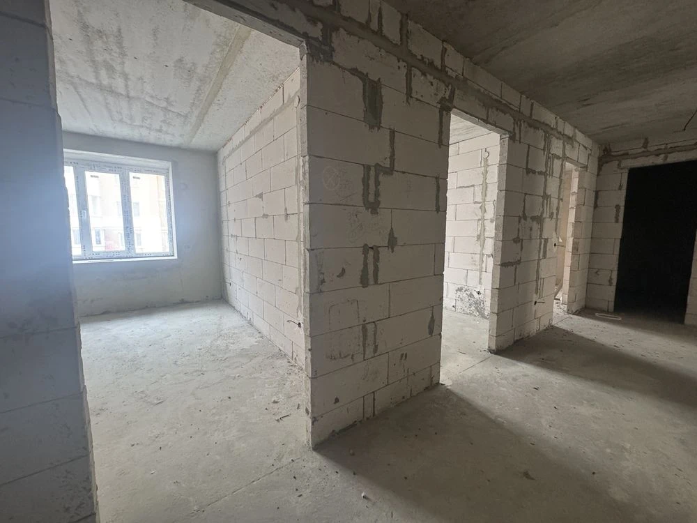3-bedroom apartment in a new building - brick house, 4th floor