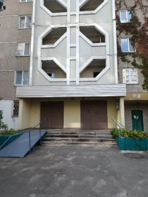 Продажа від власника 3х кім. квартири . Київ вул.Урлівська 3