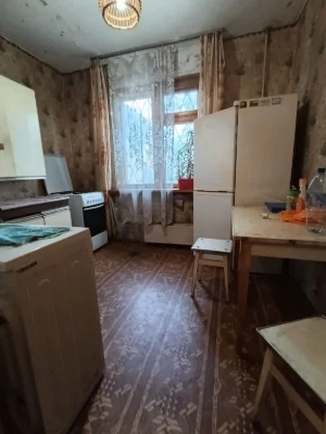 Продажа від власника 3х кім. квартири . Київ вул.Урлівська 3
