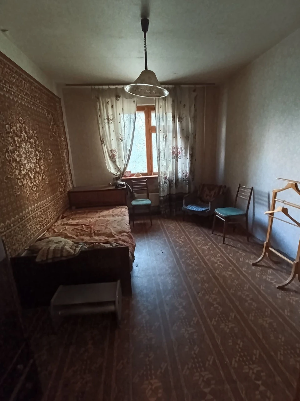 Продажа від власника 3х кім. квартири . Київ вул.Урлівська 3