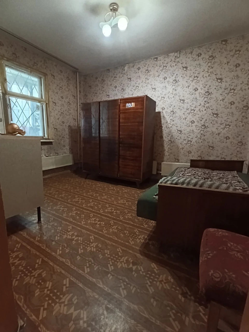 Продажа від власника 3х кім. квартири . Київ вул.Урлівська 3
