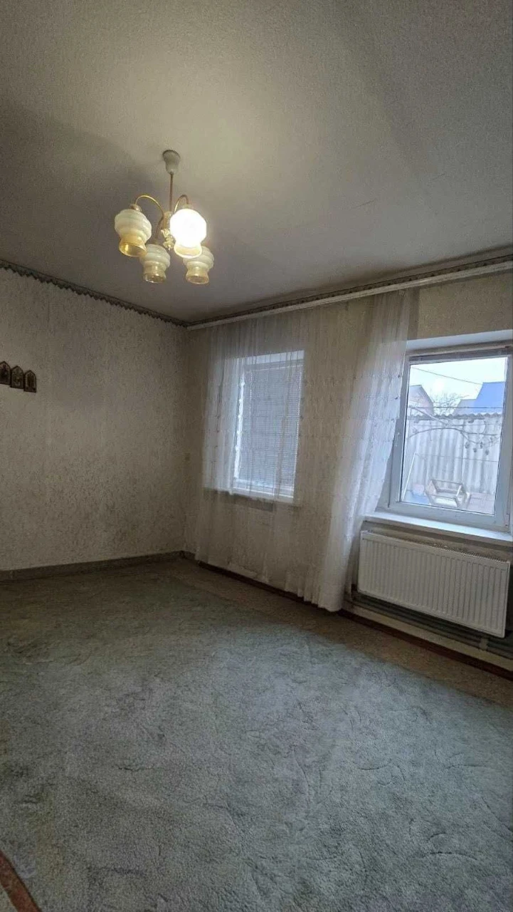 В продажу ухоженный кирпичный дом 1990 года в Гожулах