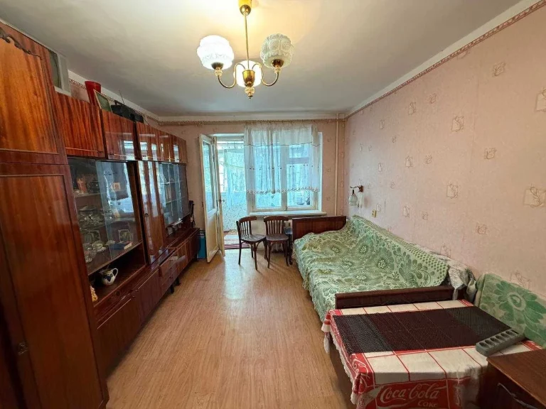 Продается 2-комнатная квартира, ул. Пограничная 78/Садова, кирпич, 2 этаж