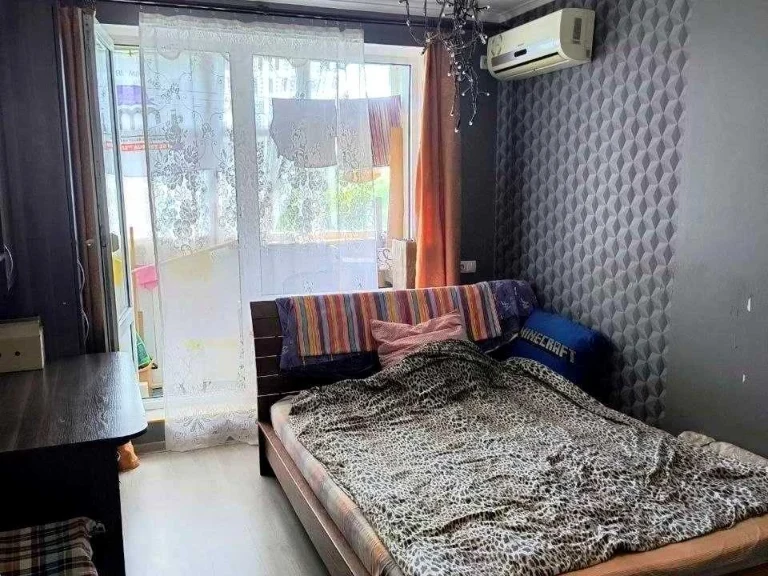 Apartment. Kharkiv, Yuliynyi Prospect