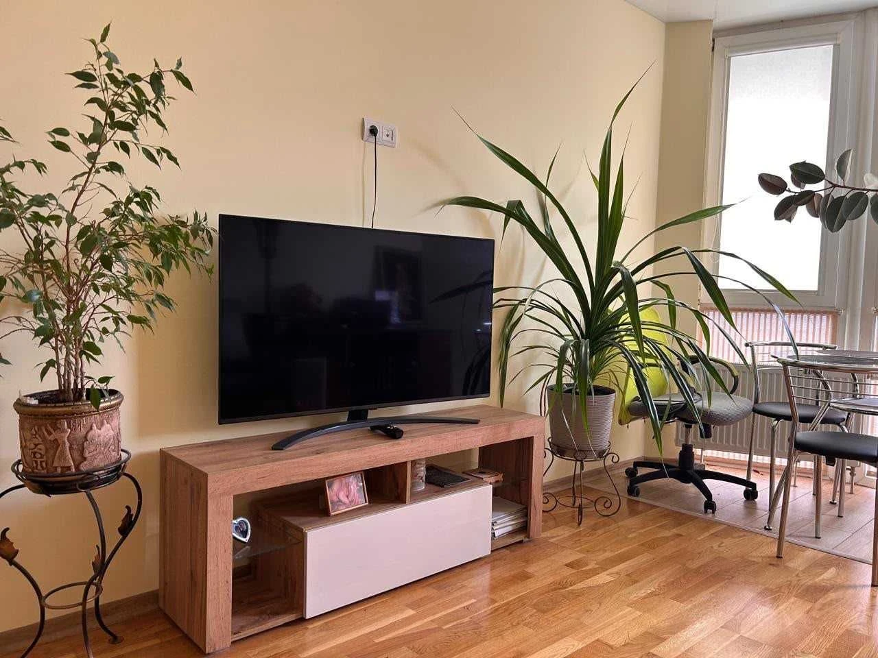 2-Room Apartment with Renovation, 50 sq m, "Kyiv's Venice" Residence, Address: 30 Sobornosti Street