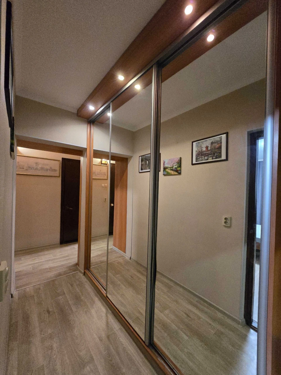 Apartment for Sale: 2 Rooms with Furniture and Appliances at Mileutka 17