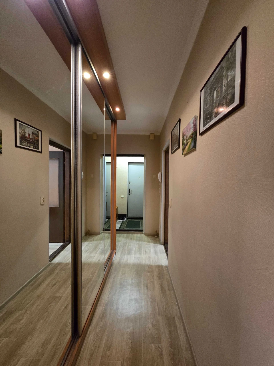 Apartment for Sale: 2 Rooms with Furniture and Appliances at Mileutka 17