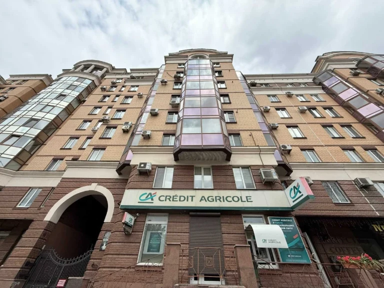 <CENTRE> Three-room apartment in the city center