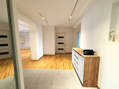 <CENTRE> Three-room apartment in the city center