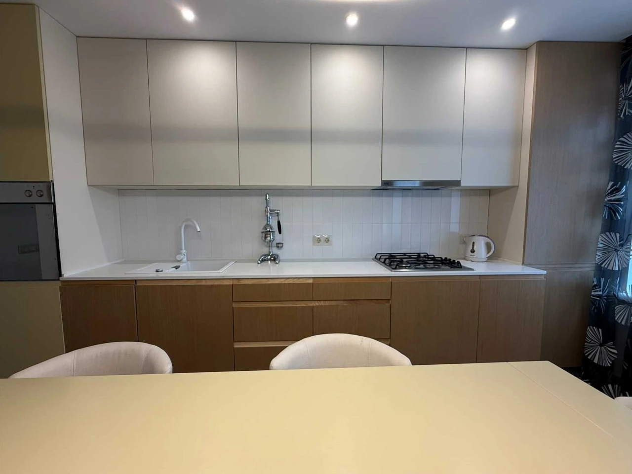 <CENTRE> Three-room apartment in the city center