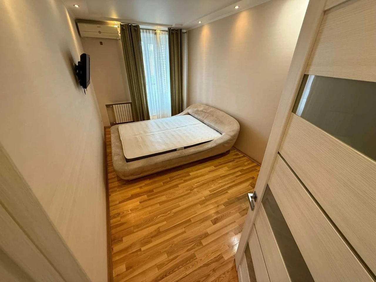 <CENTRE> Three-room apartment in the city center