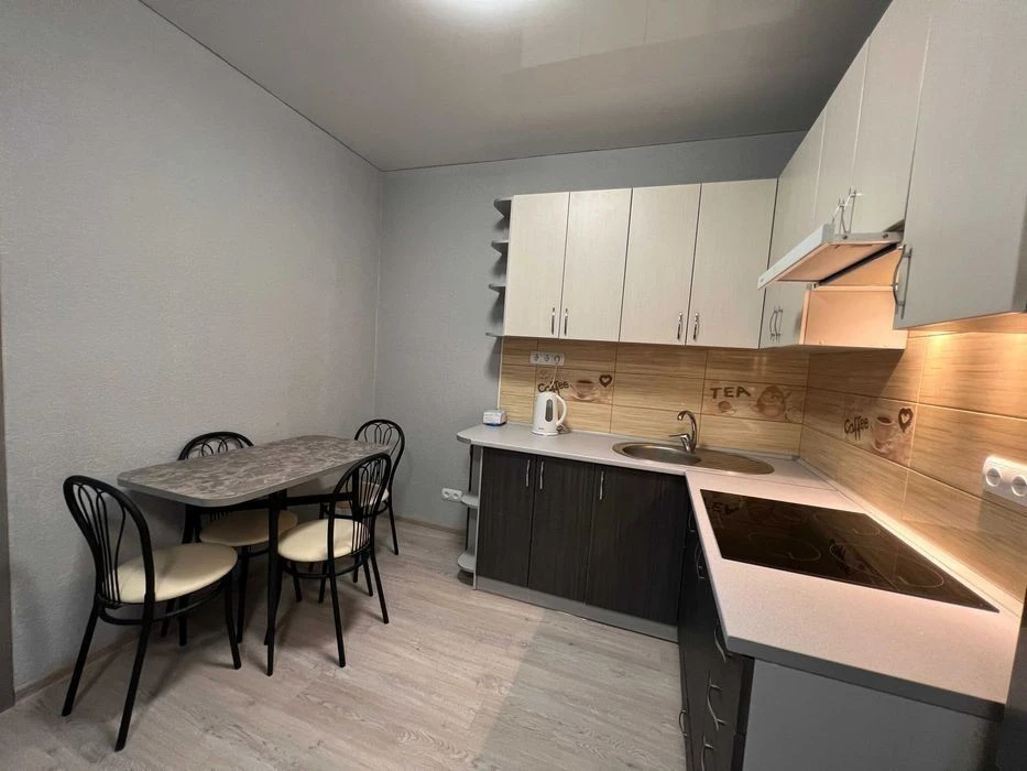 For sale 2-room apartment M Demiivska 5 min. V. Brozhka st. 70 Be