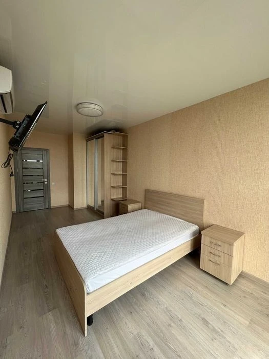 For sale 2-room apartment M Demiivska 5 min. V. Brozhka st. 70 Be