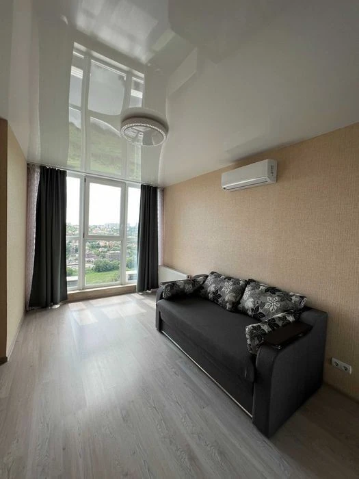 For sale 2-room apartment M Demiivska 5 min. V. Brozhka st. 70 Be