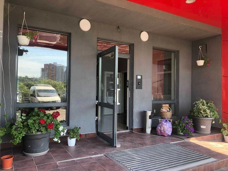 For sale 2-room apartment M Demiivska 5 min. V. Brozhka st. 70 Be