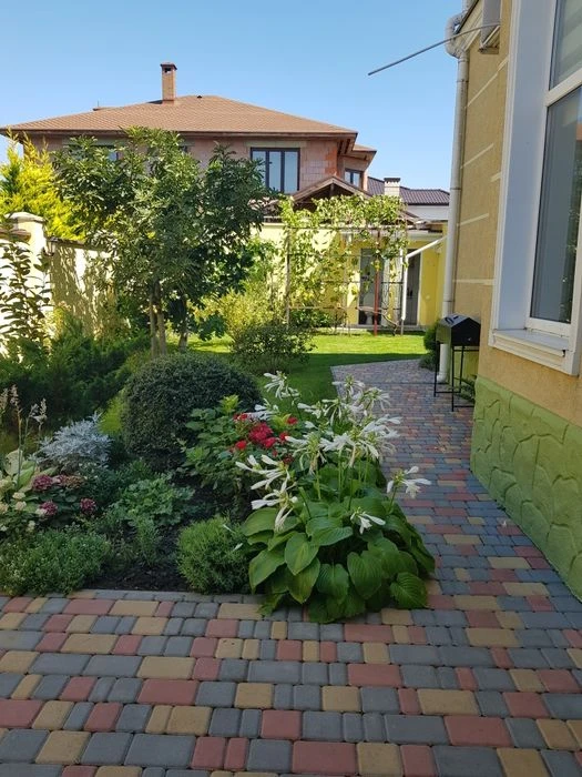 A house with a plot of 3 acres. Garage. Closed territory. sunny