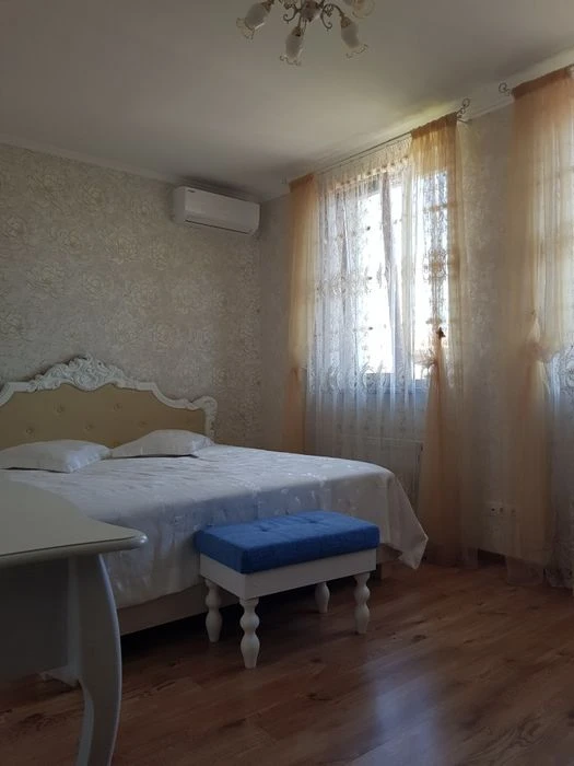 A house with a plot of 3 acres. Garage. Closed territory. sunny