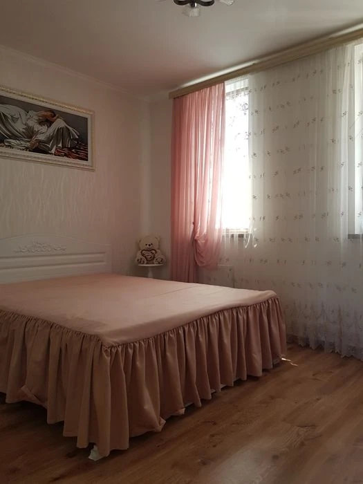A house with a plot of 3 acres. Garage. Closed territory. sunny