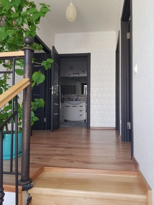 A house with a plot of 3 acres. Garage. Closed territory. sunny
