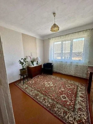 Продается кирпичный двухэтажный дом