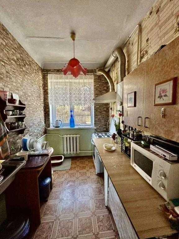 Продается кирпичный двухэтажный дом