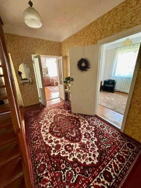 Продается кирпичный двухэтажный дом