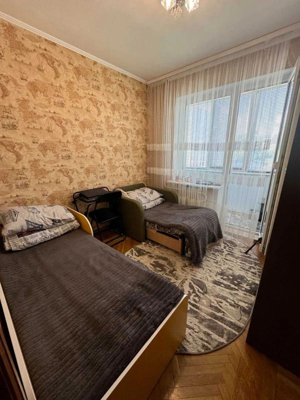 3 room apartment in a brick building. Great option for rent.